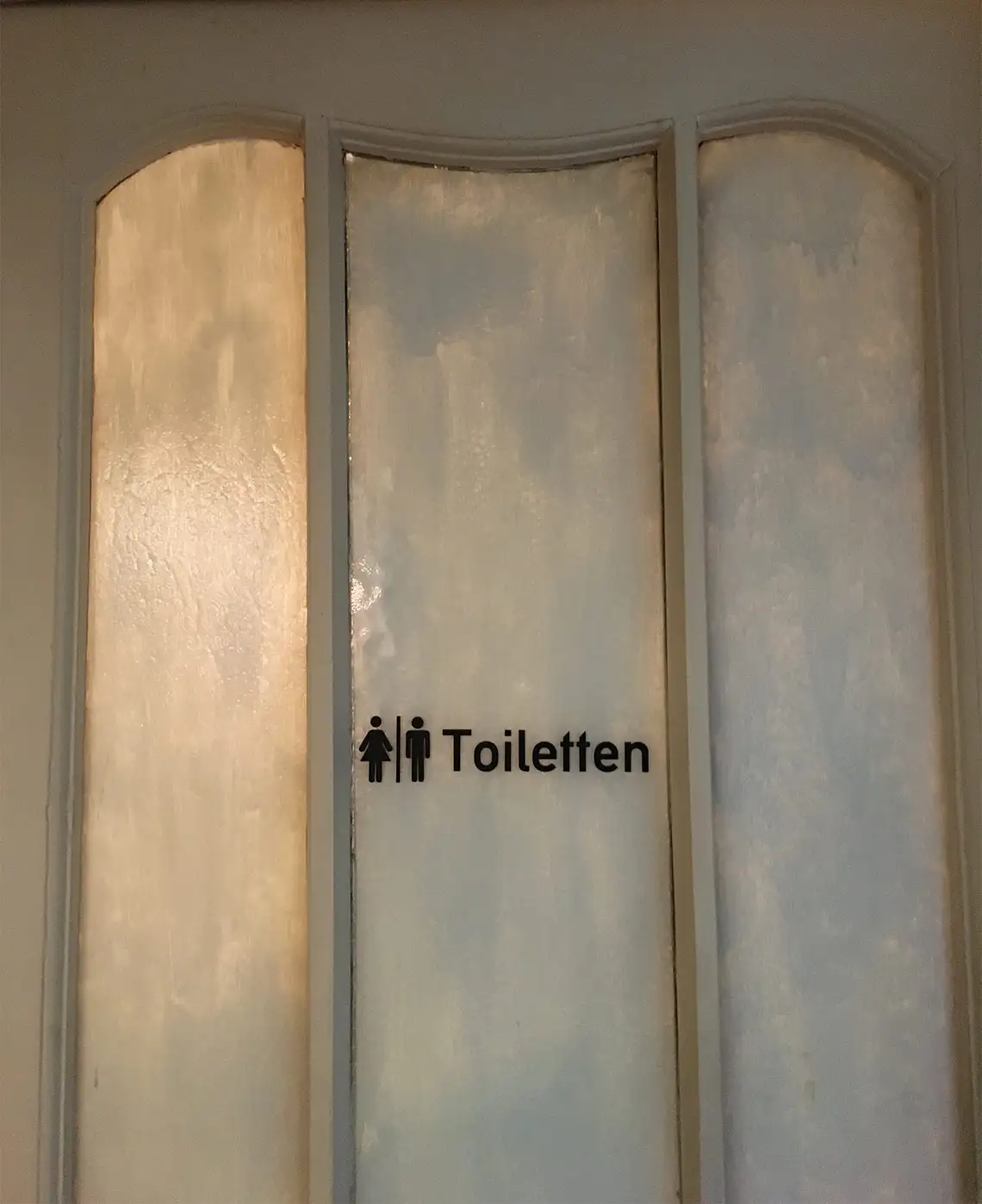 Alte Tür,  Vorher-Nachher - Gäste-WC renovieren München